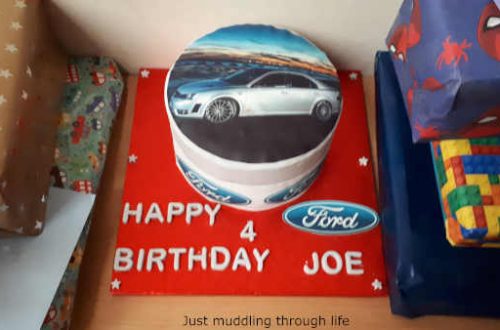 Today was Sunday again nephews birthday party, our nephews birthday cake wirh Ford Mondeo on the top