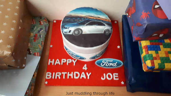 Today was Sunday again nephews birthday party, our nephews birthday cake wirh Ford Mondeo on the top