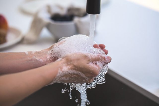 castle, washing hands
